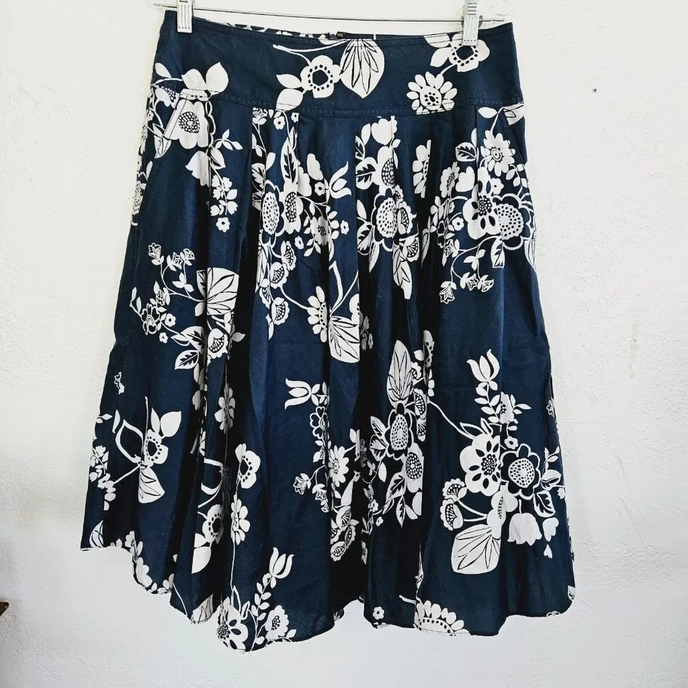 Josephine Chaus Woman Navy Floral Full Pleat Skirt Flowy 8 Knee Pockets Cotton - Picture 6 of 7